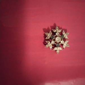 Vintage snow flake diamond pendant